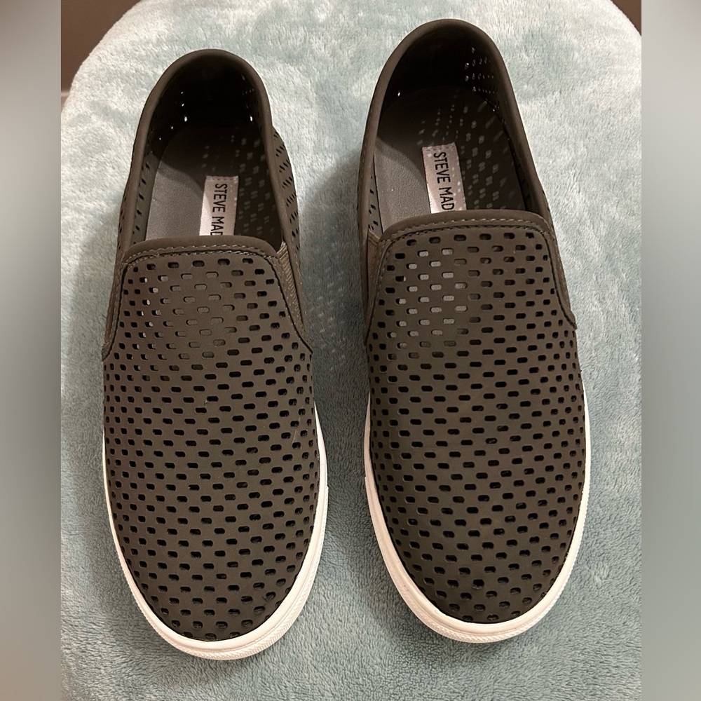 Steve Madden mesh/perforated slip on sneaker. Dark gray. Size 9.5